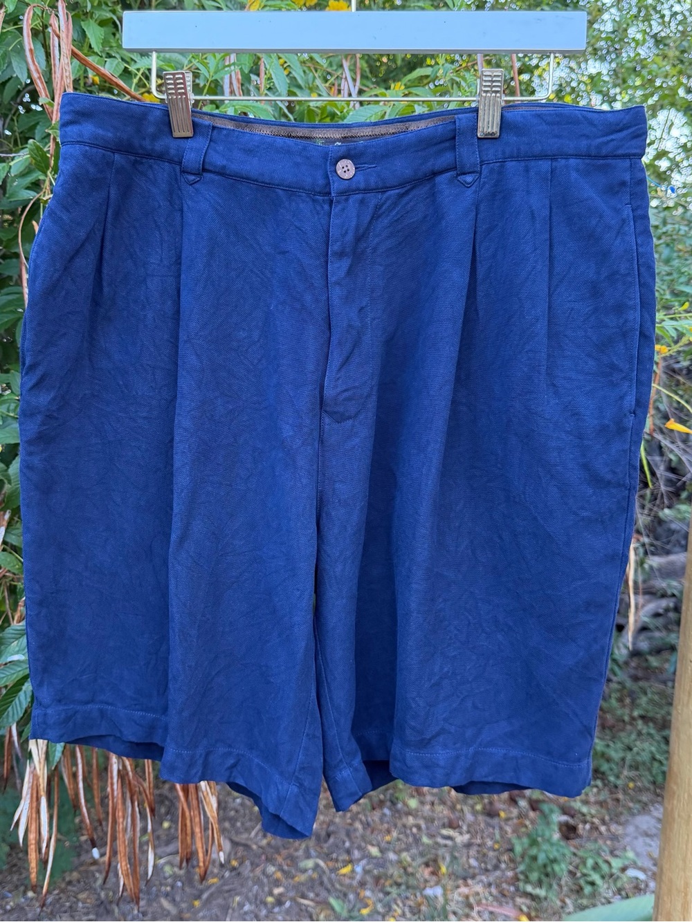 Tommy Bahama Men's Navy Blue Pleated Casual Shorts, SZ 36, inseam 8.75 inches